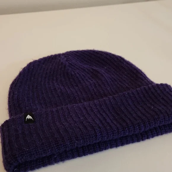 💜 Burton purple hat / beannie / tuque - Picture 2 of 6